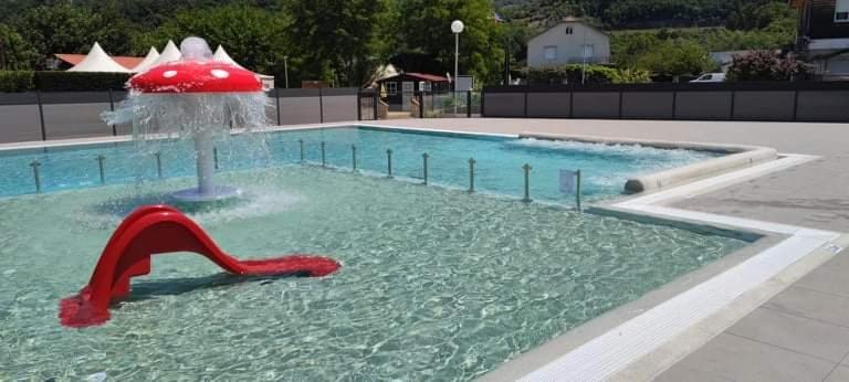 Chalet Pour 5 Personnes Equipe Sur Emplacement Privatif Dans Camping 4 Etoiles Appartenant Et Gere Par Un Particulier Hotel Foix Eksteriør billede