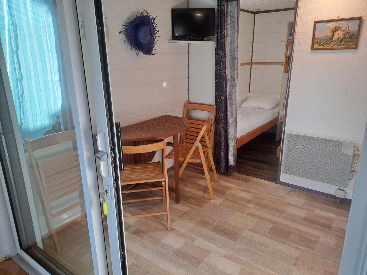 Chalet Pour 5 Personnes Equipe Sur Emplacement Privatif Dans Camping 4 Etoiles Appartenant Et Gere Par Un Particulier Hotel Foix Eksteriør billede
