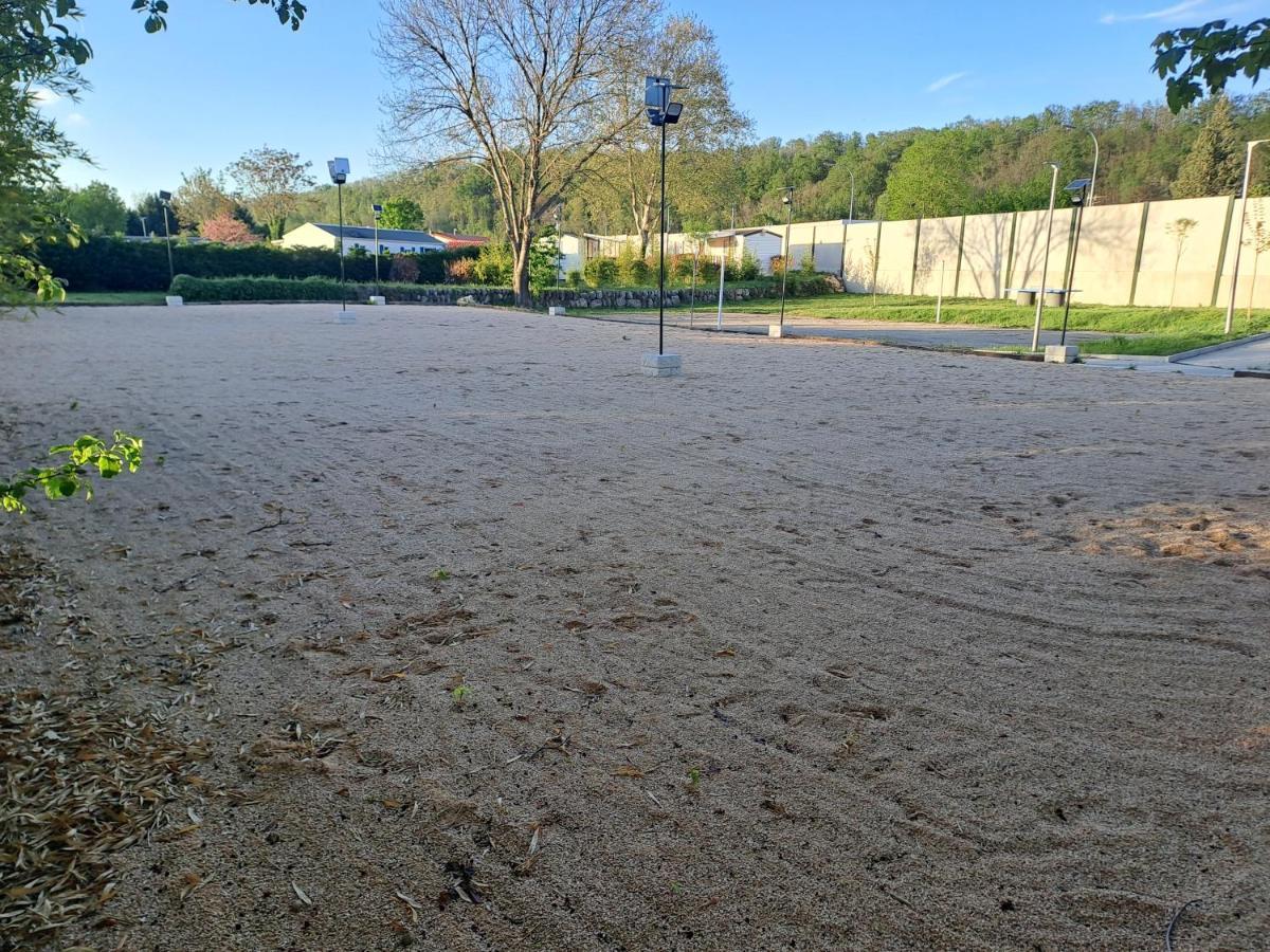 Chalet Pour 5 Personnes Equipe Sur Emplacement Privatif Dans Camping 4 Etoiles Appartenant Et Gere Par Un Particulier Hotel Foix Eksteriør billede