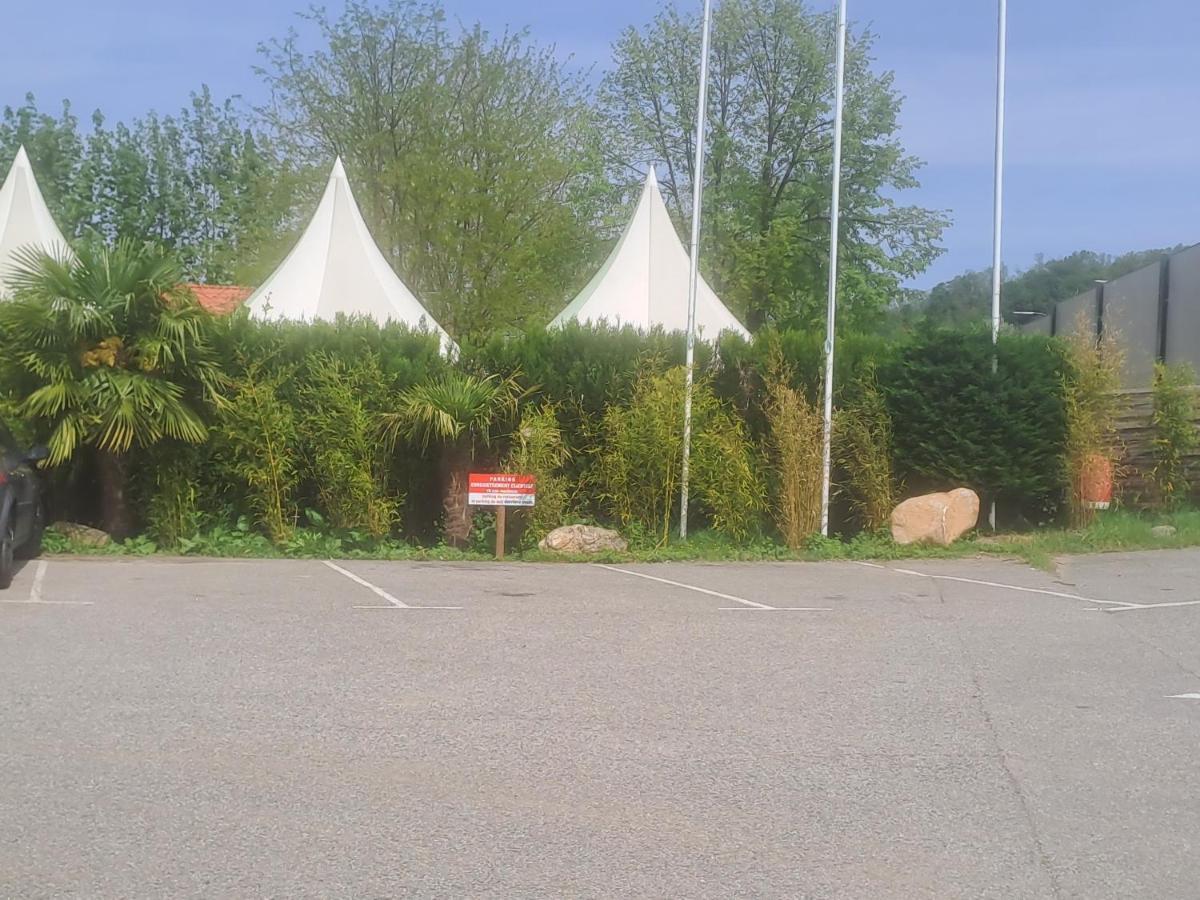 Chalet Pour 5 Personnes Equipe Sur Emplacement Privatif Dans Camping 4 Etoiles Appartenant Et Gere Par Un Particulier Hotel Foix Eksteriør billede